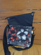 CROSSBODY KABELKA překlápěcí ,,ČERVENOŠEDÉ KVĚTY"