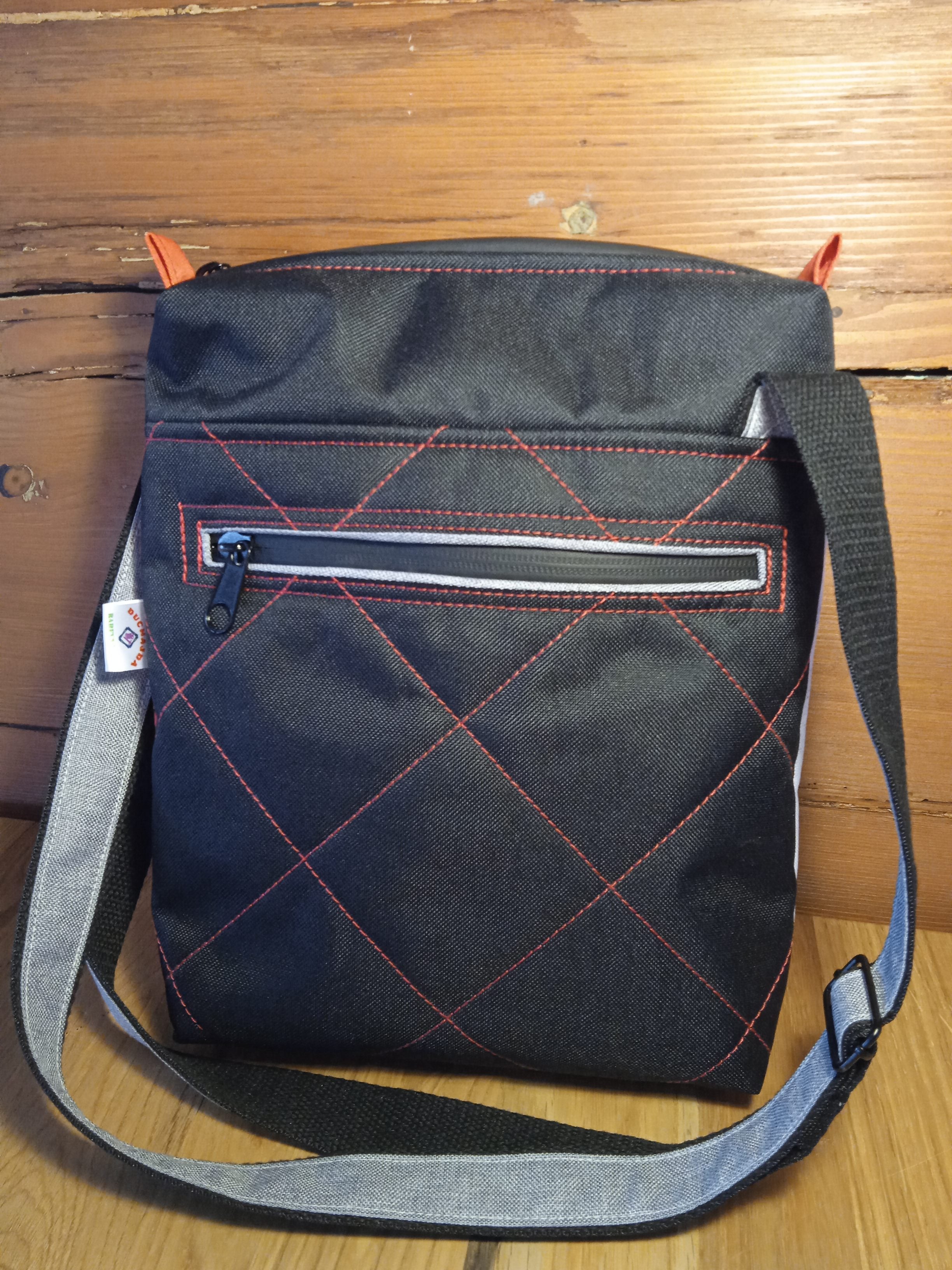 CROSSBODY KABELKA ,,DÁMA V BÍLÉM"