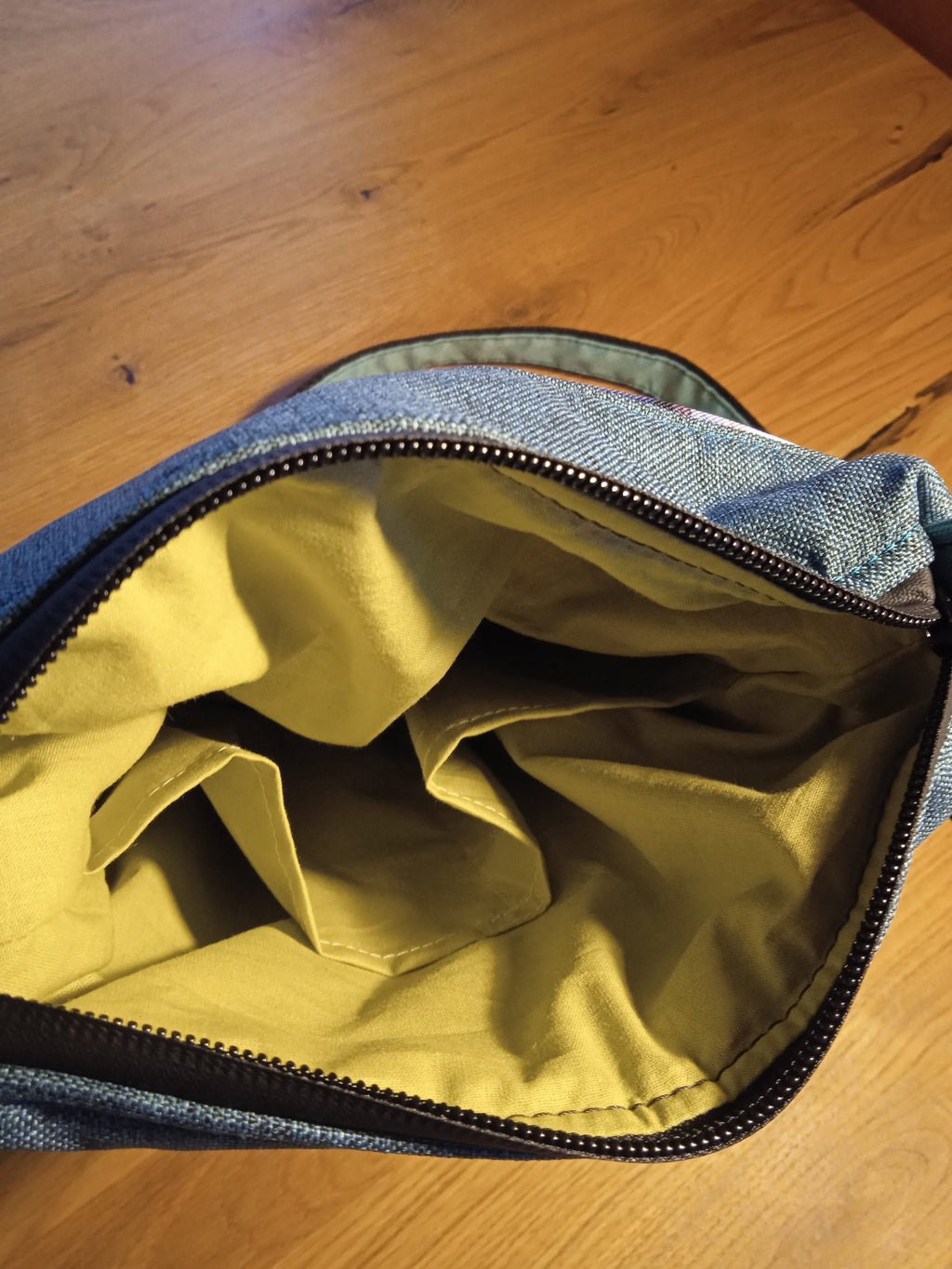 CROSSBODY KABELKA ,,PROVENSE"