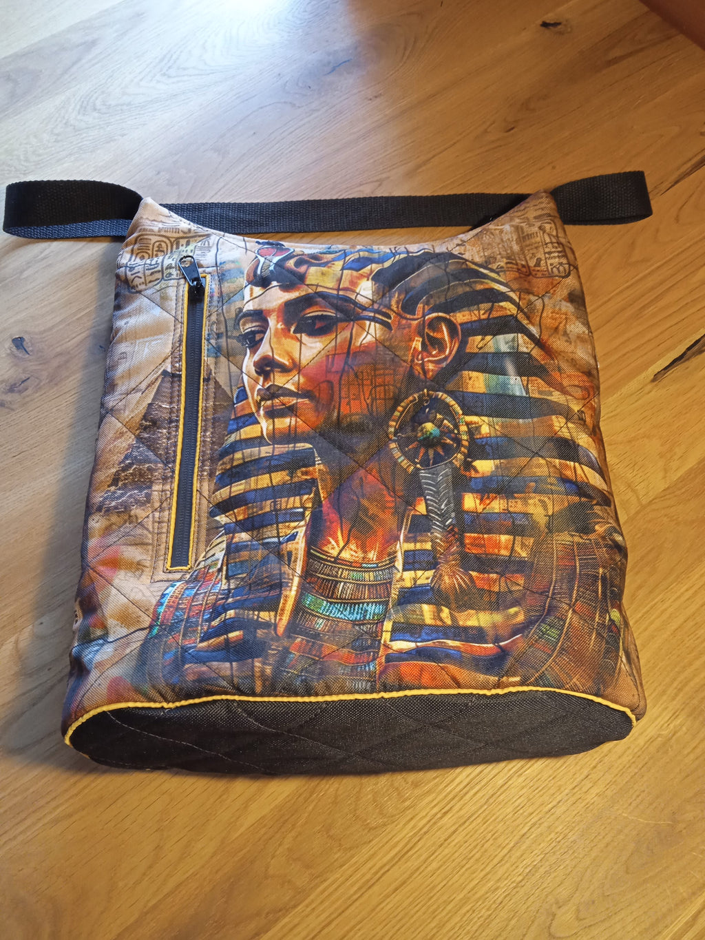 KABELKA ,, HRDÁ KLEOPATRA"