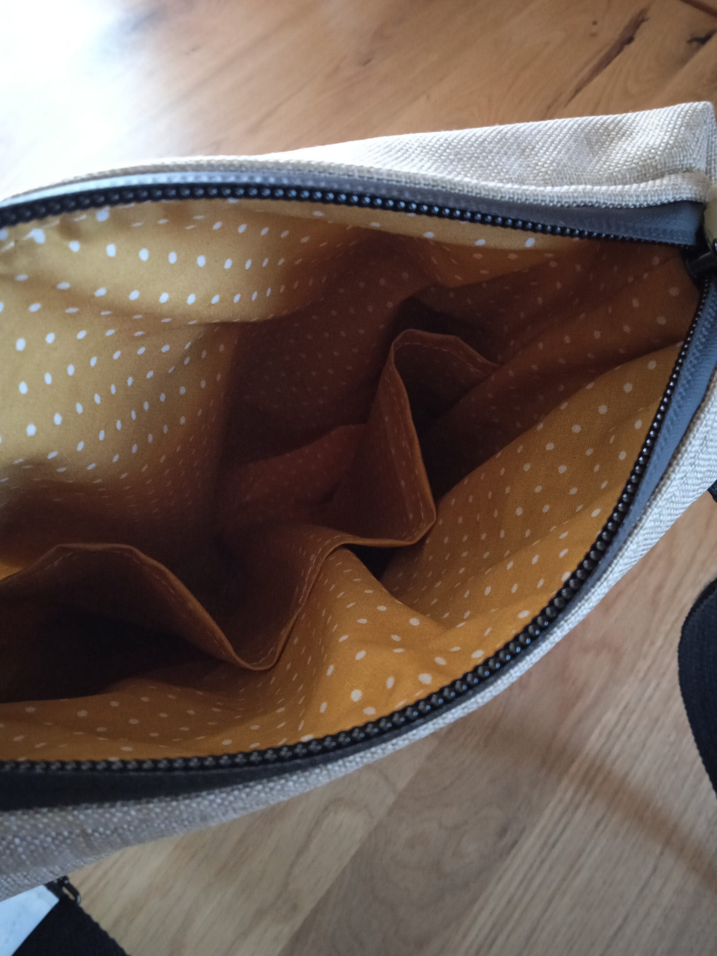 CROSSBODY KABELKA ,,KVĚTY"