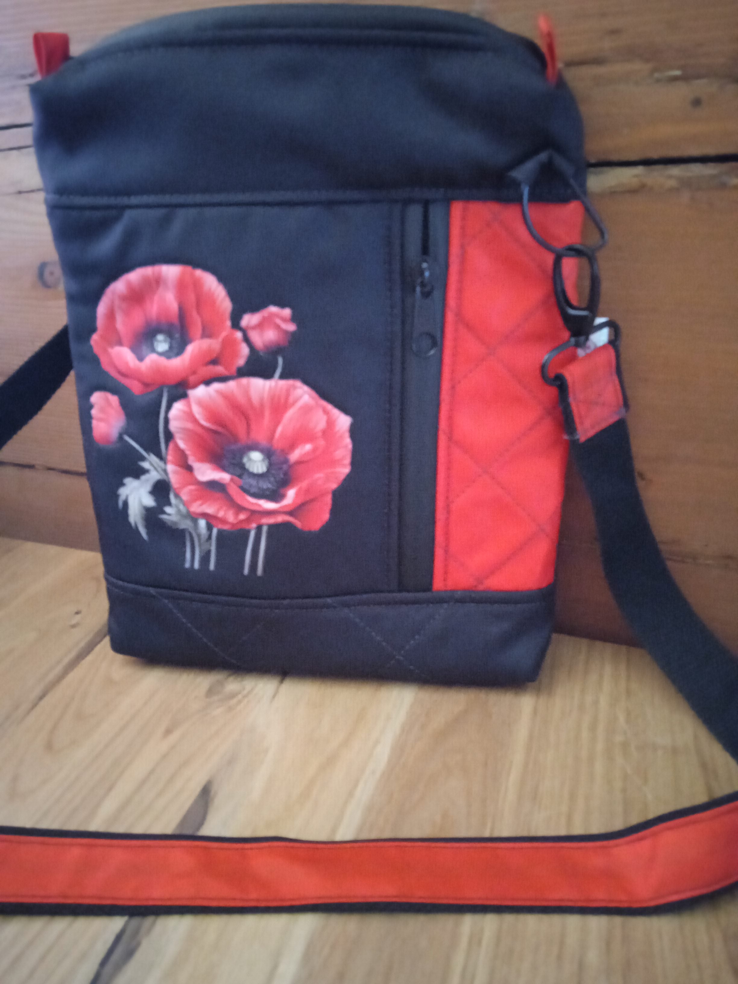 CROSSBODY KABELKA ,,ČERVENÝ MÁK"