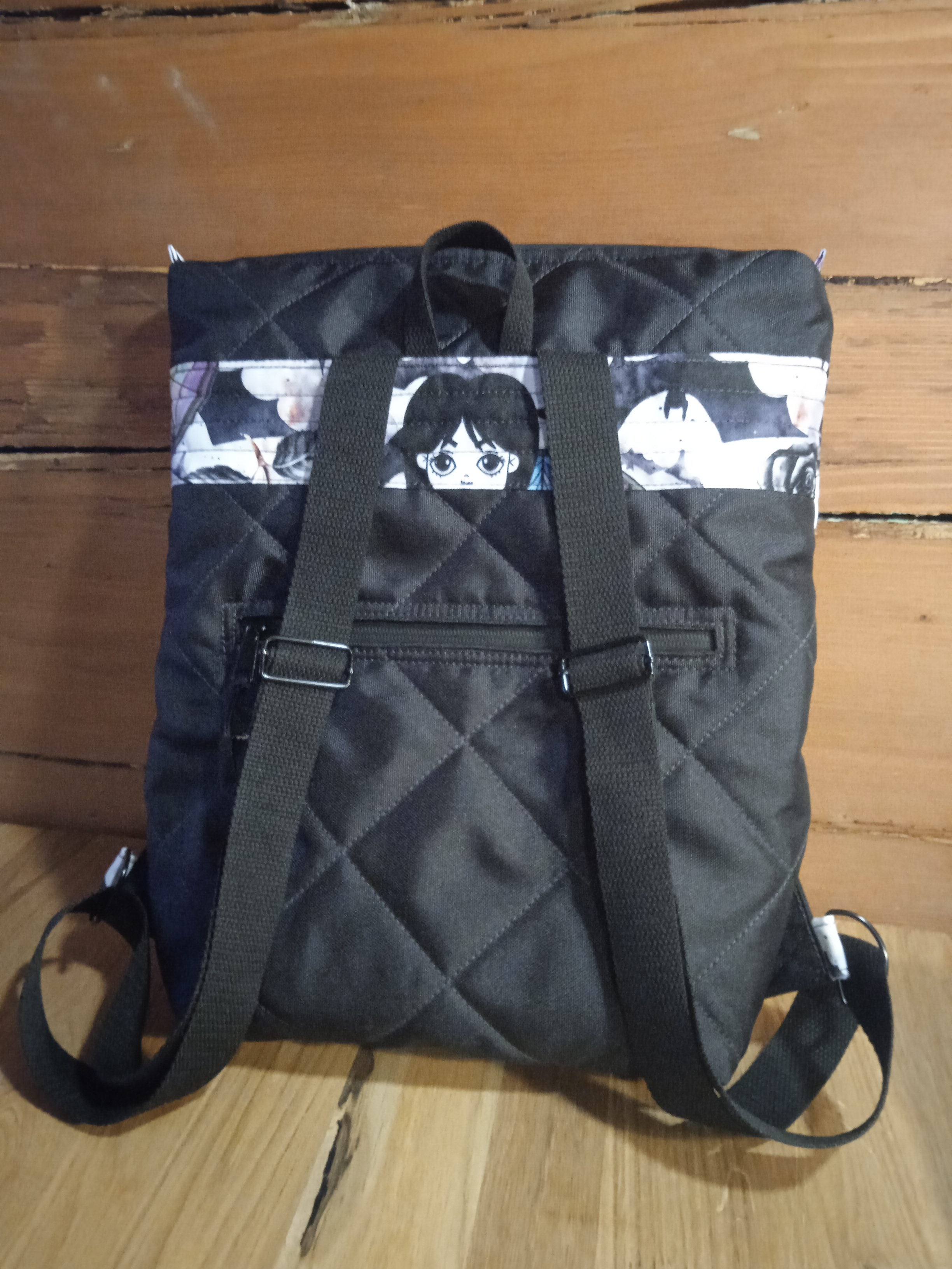 BATOH ,,KRÁSNÁ A TEMNÁ WEDNESDAY"