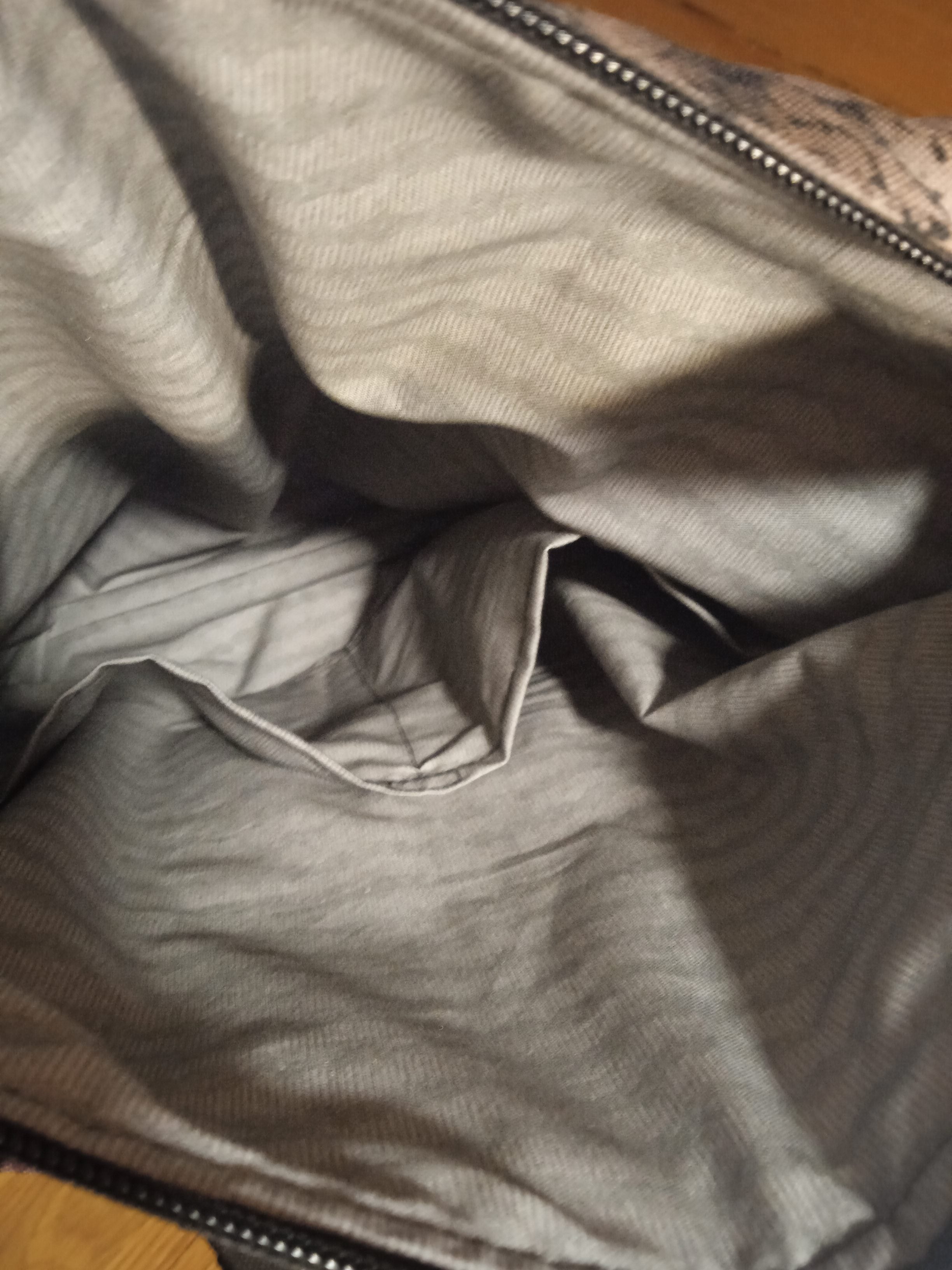 BATOH ,,TEMNÁ GOTICKÁ DÍVKA"