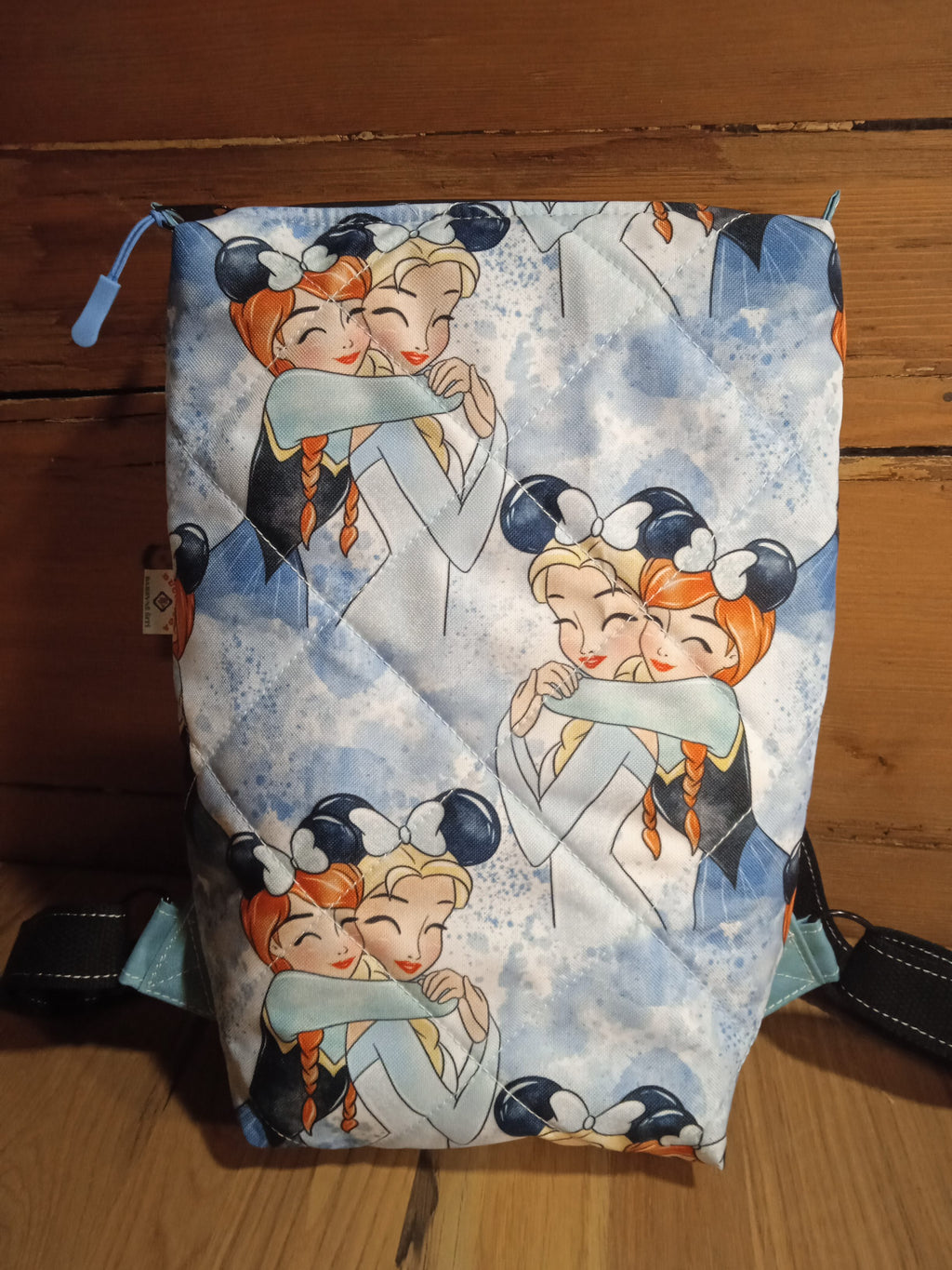 DĚTSKÝ BATOH ,,ANNA A ELSSA LEDOVÉ KRÁLOVSTVÍ"