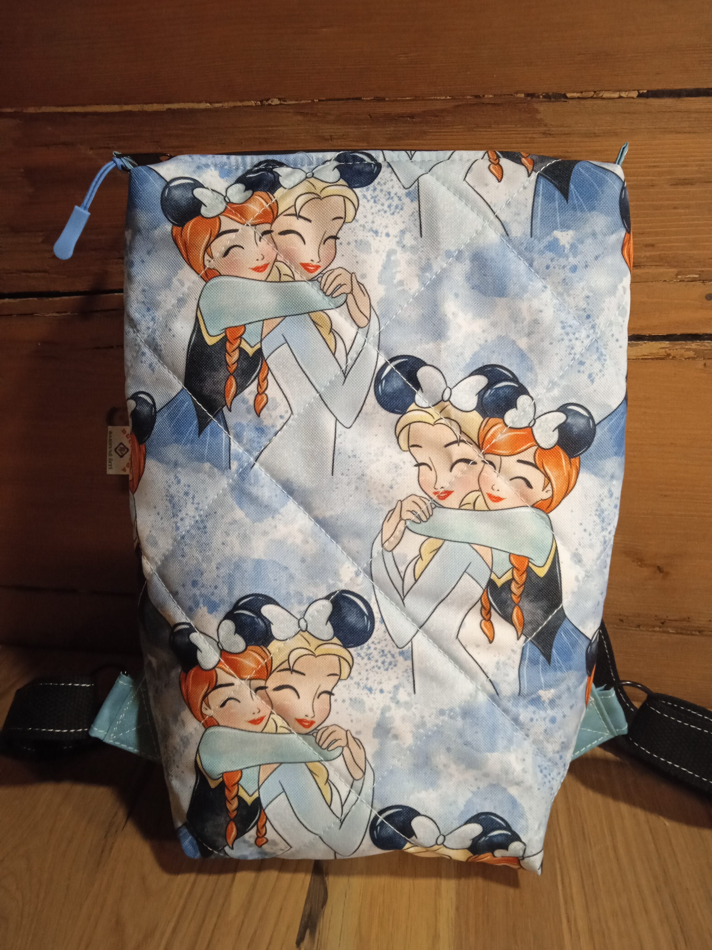 DĚTSKÝ BATOH ,,ANNA A ELSSA LEDOVÉ KRÁLOVSTVÍ"