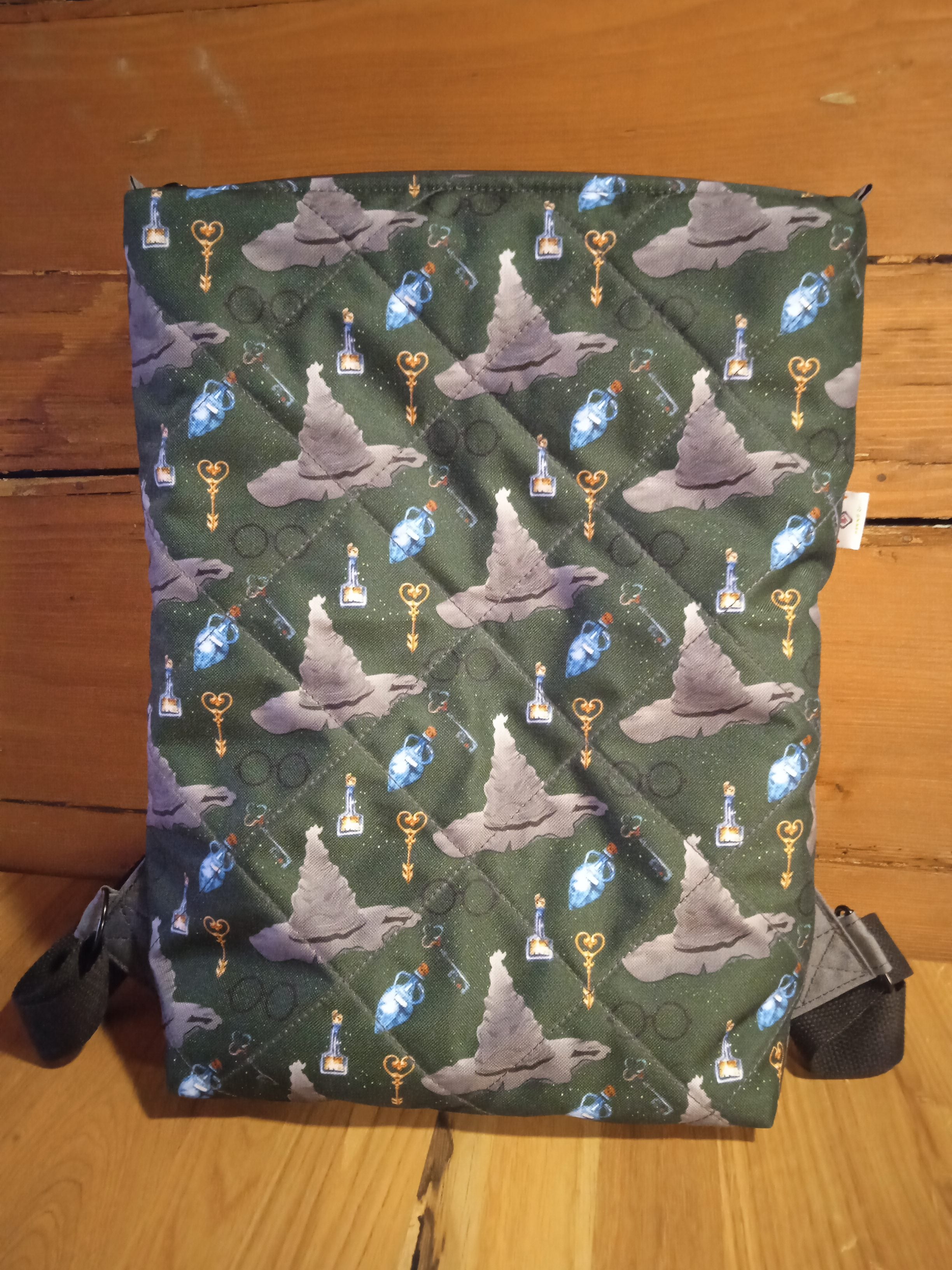 BATOH ,,MOUDRÝ KLOBOUK HARRY POTTER"