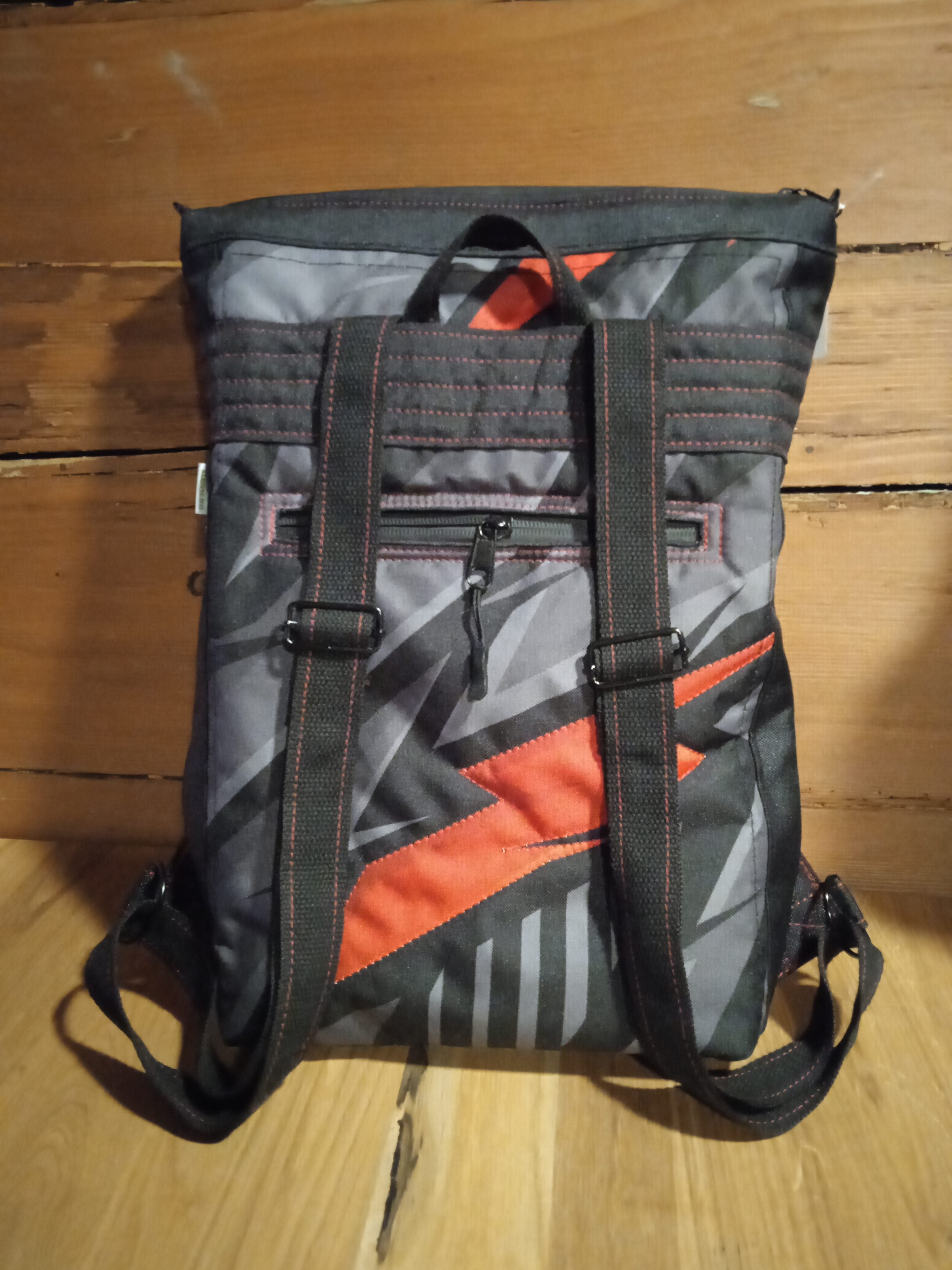 BATOH ,,ČERVENÉ AUTO TIME TO RACE"