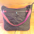 MAXI KABELKA ,,ČERVENÁ RŮŽE" opravdu prostorná, vejde se do ní noťas i se šanonem