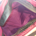 MAXI KABELKA ,,ČERVENÁ RŮŽE" opravdu prostorná, spoustu uložného prostoru