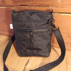 CROSSBODY KABELKA ,,ORNAMENTY NA ČERNÉ"