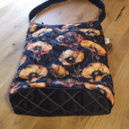 KABELKA ,,ZLATÝ MÁK NA ČERNÉ" zpevněné kulaté dno