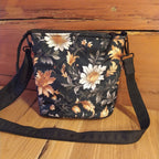 CROSSBODY KABELKA ,,KVĚTY ŠEDÉ A ZLATÉ NA ČERNÉ"